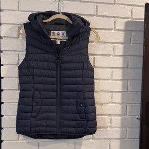 Barbour Quilted Hooded Vest Navy Blue size 6 US medium.